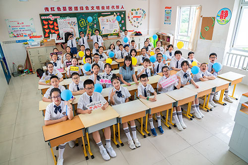 上海小学生毕业季集体照拍摄
